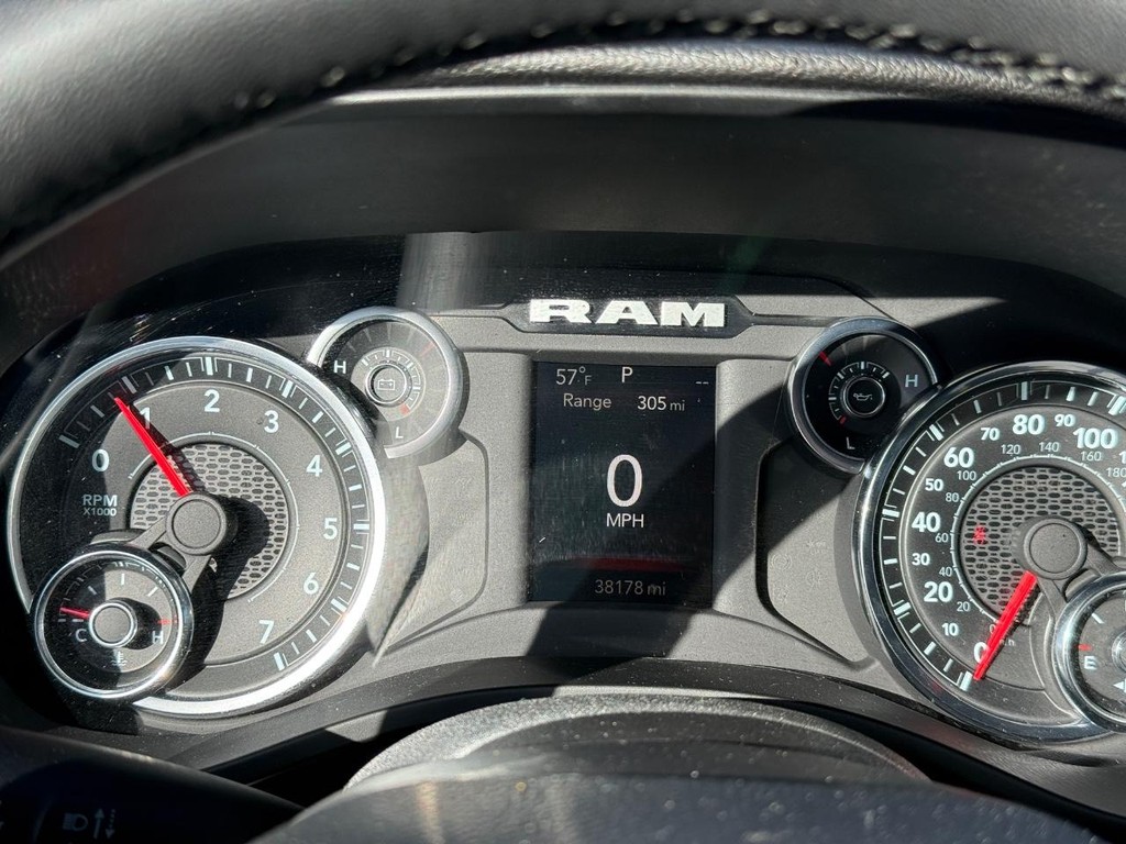 Ram 1500 Vehicle Full-screen Gallery Image 16