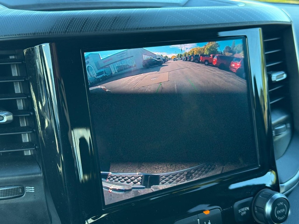 Ram 1500 Vehicle Full-screen Gallery Image 17