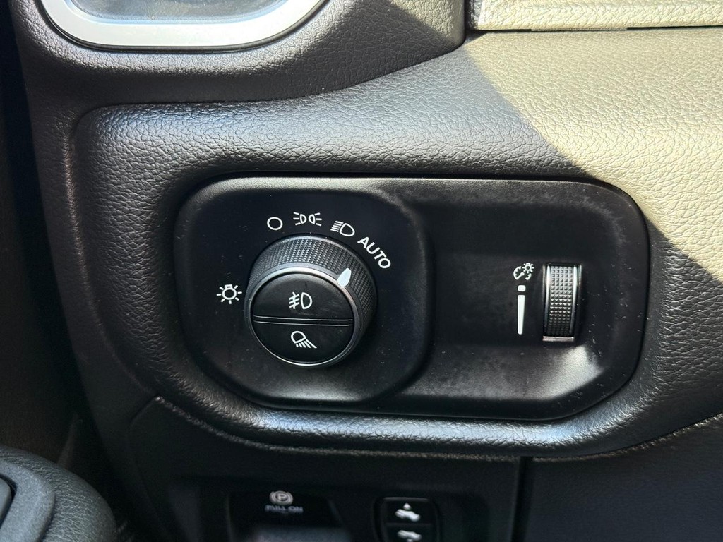 Ram 1500 Vehicle Full-screen Gallery Image 20