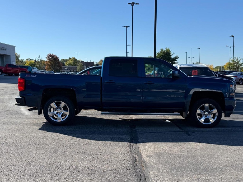 Chevrolet Silverado 1500 Vehicle Full-screen Gallery Image 02