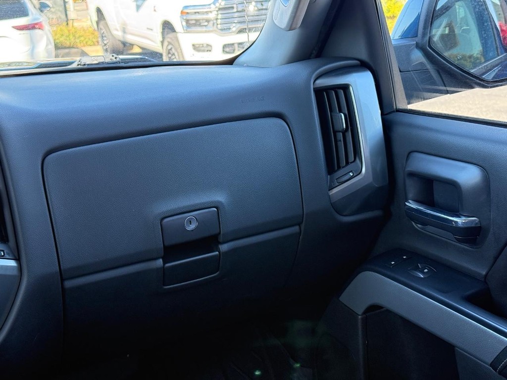Chevrolet Silverado 1500 Vehicle Full-screen Gallery Image 12