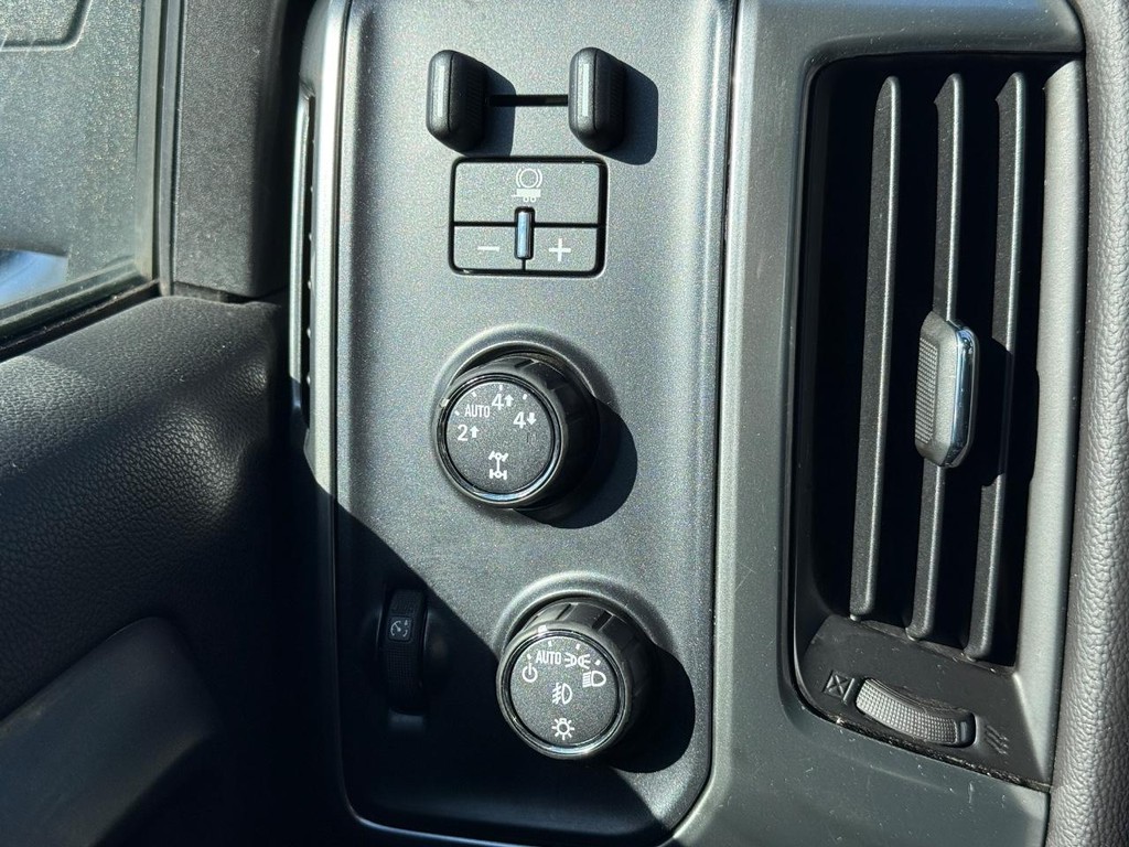 Chevrolet Silverado 1500 Vehicle Full-screen Gallery Image 20