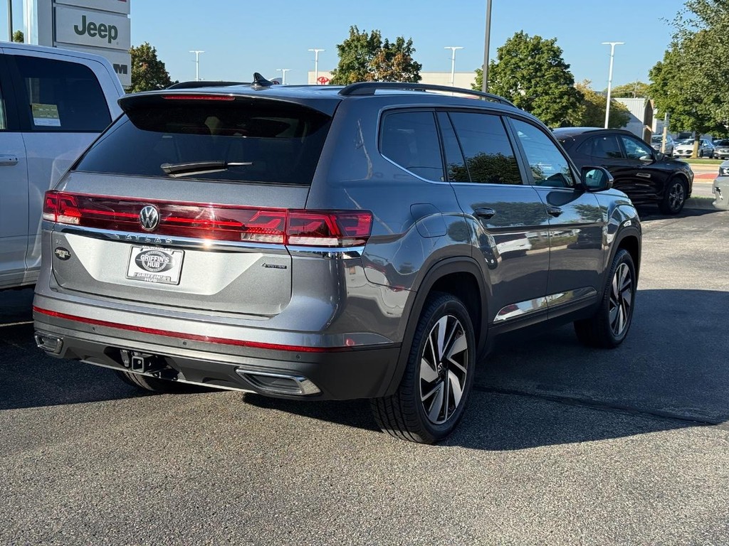 Volkswagen Atlas Vehicle Full-screen Gallery Image 03