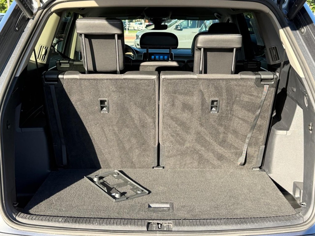 Volkswagen Atlas Vehicle Full-screen Gallery Image 05