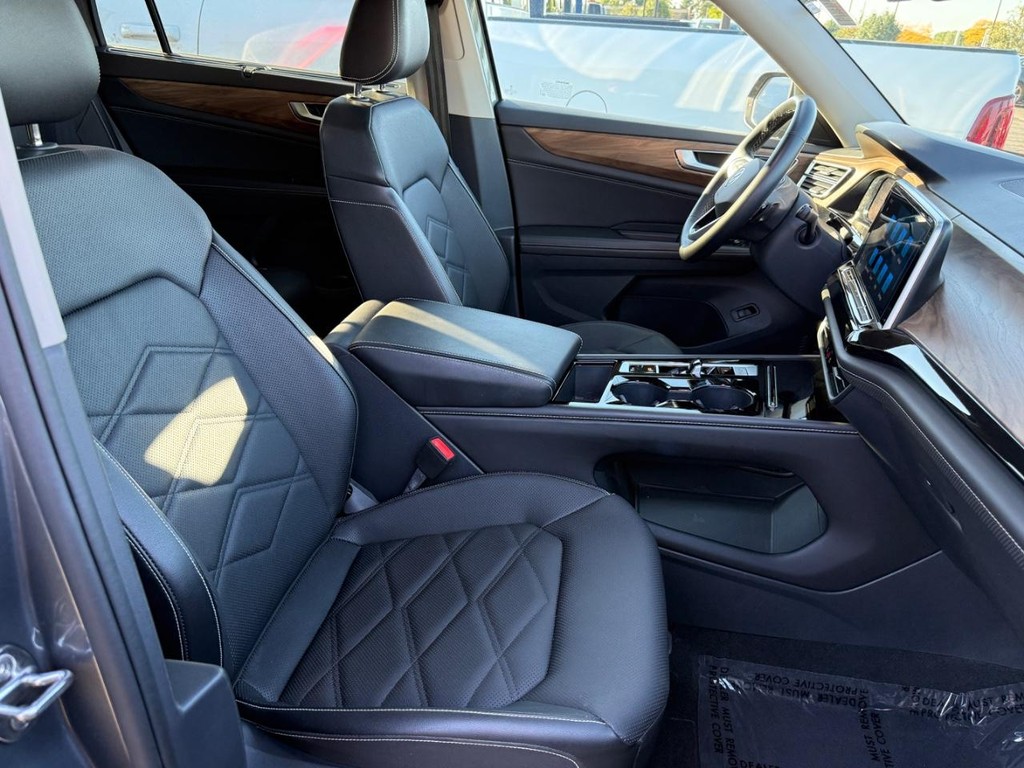 Volkswagen Atlas Vehicle Full-screen Gallery Image 06