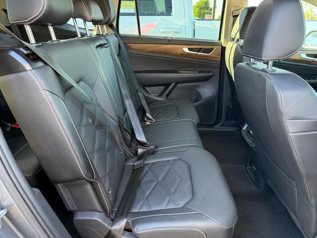 Volkswagen Atlas Vehicle Full-screen Gallery Image 07