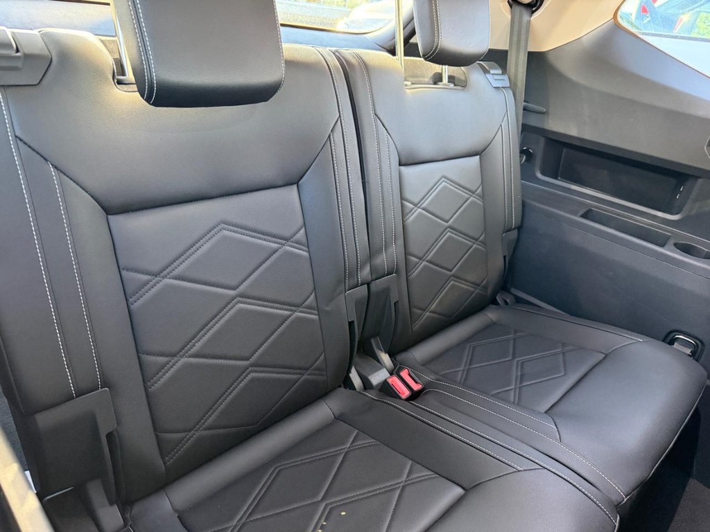 Volkswagen Atlas Vehicle Full-screen Gallery Image 08