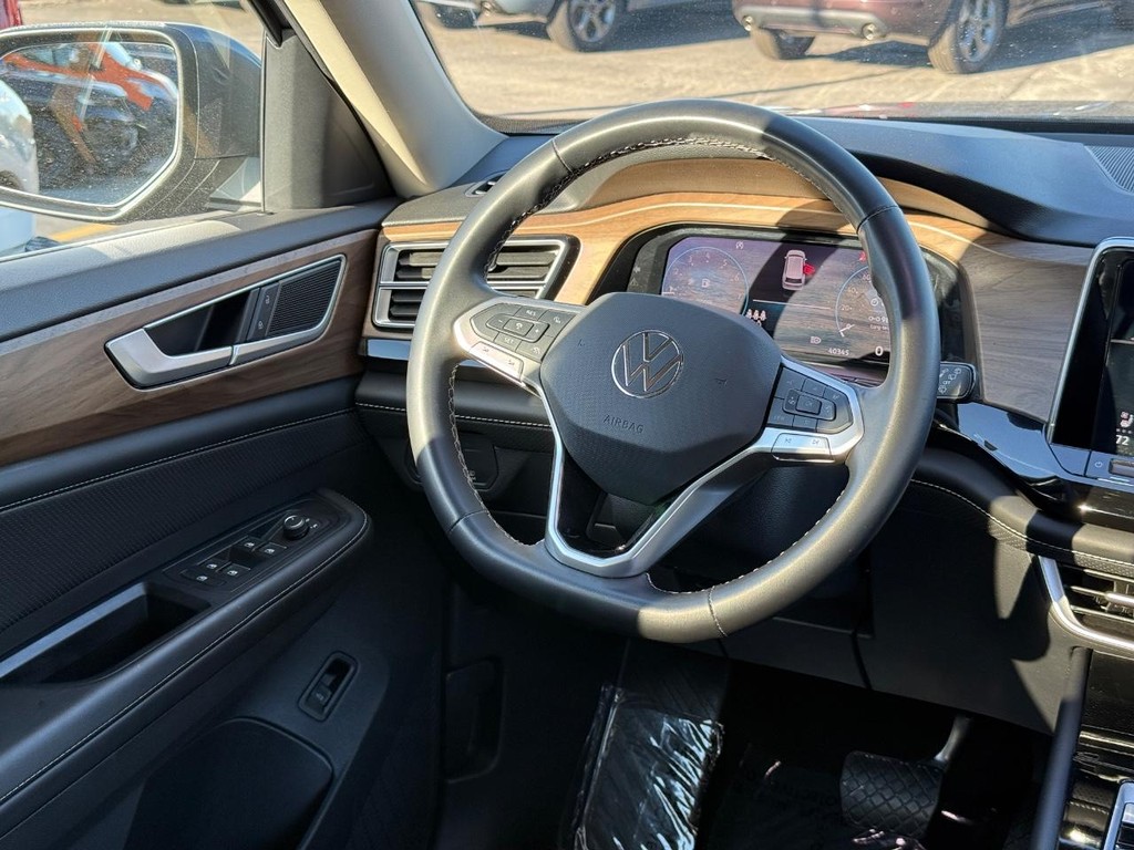Volkswagen Atlas Vehicle Full-screen Gallery Image 12