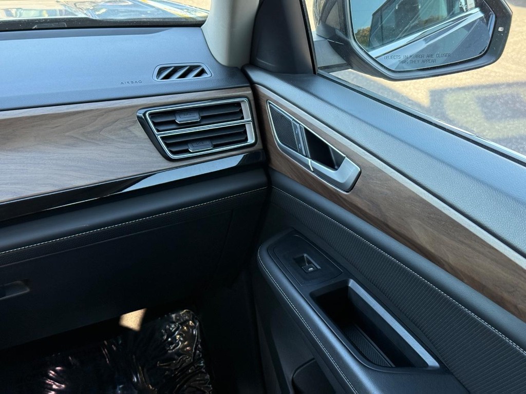 Volkswagen Atlas Vehicle Full-screen Gallery Image 13