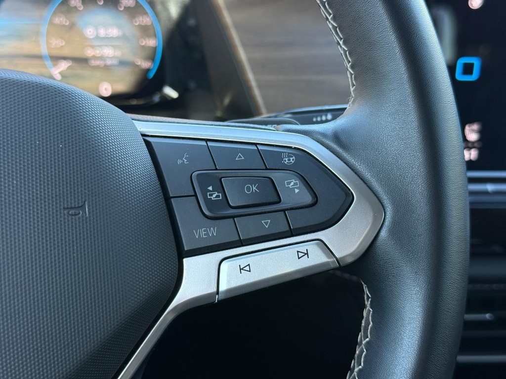 Volkswagen Atlas Vehicle Full-screen Gallery Image 16