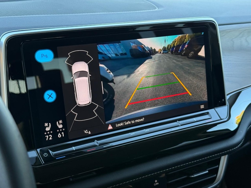 Volkswagen Atlas Vehicle Full-screen Gallery Image 18