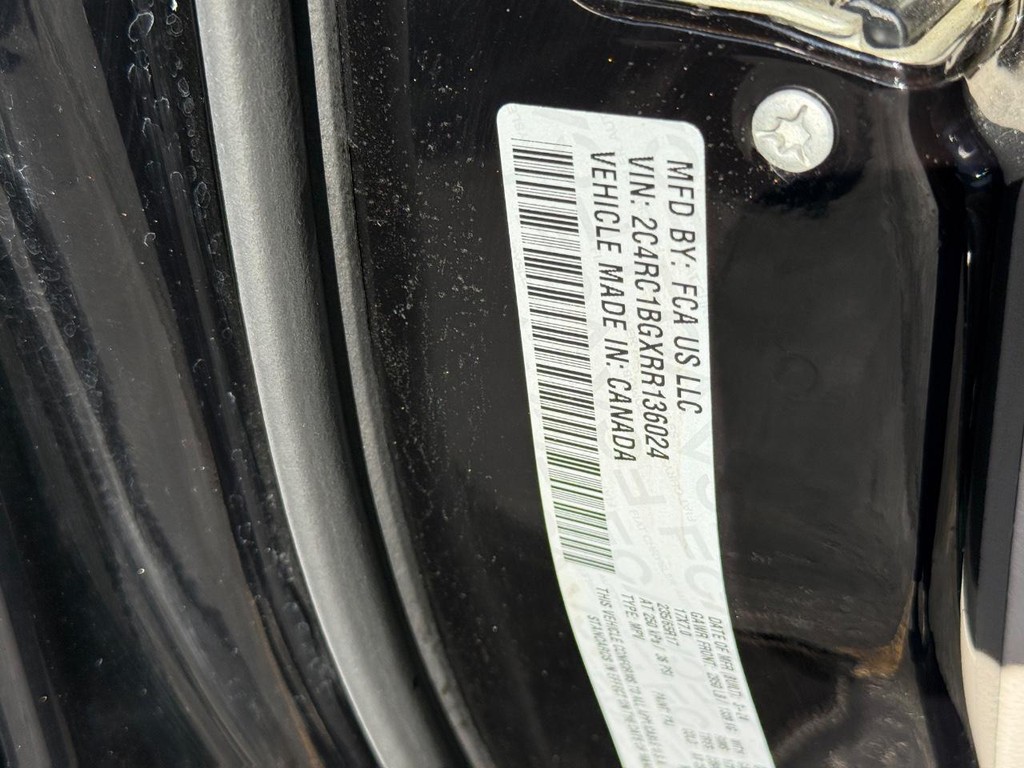 Chrysler Pacifica Vehicle Full-screen Gallery Image 22