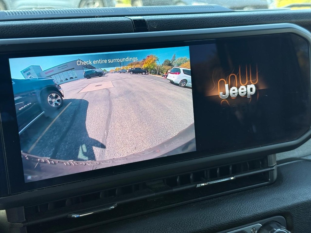 Jeep Wrangler 4xe Vehicle Full-screen Gallery Image 17