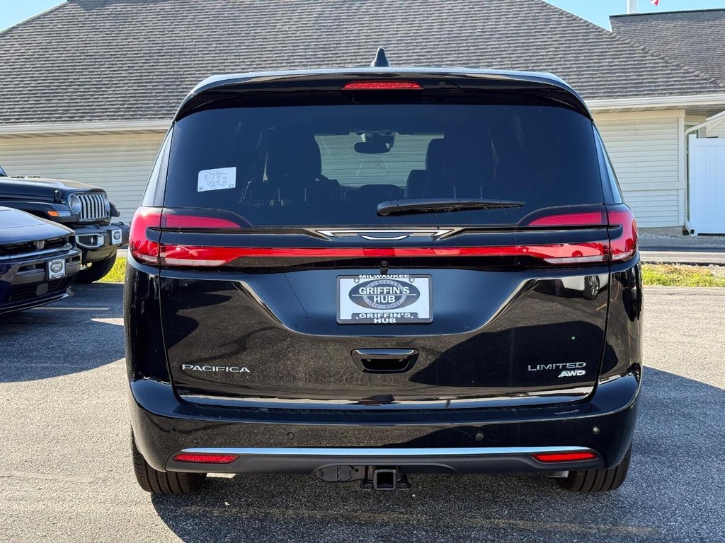 Chrysler Pacifica Vehicle Full-screen Gallery Image 04