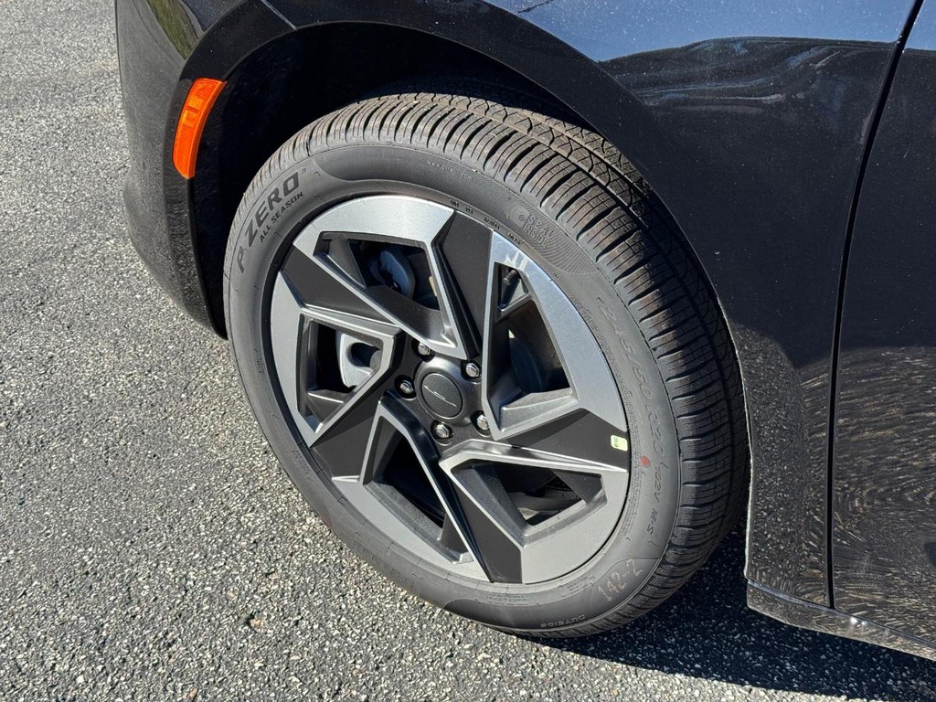 Chrysler Pacifica Vehicle Full-screen Gallery Image 13