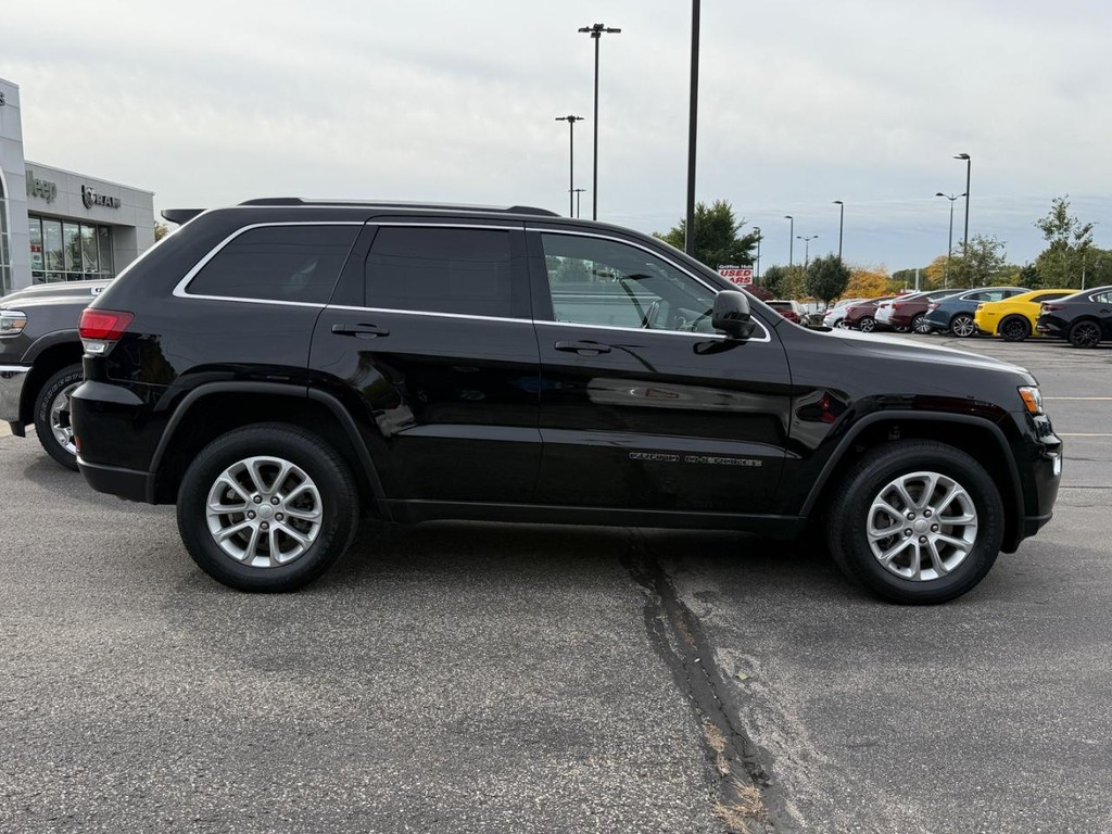 Jeep Grand Cherokee Vehicle Full-screen Gallery Image 02