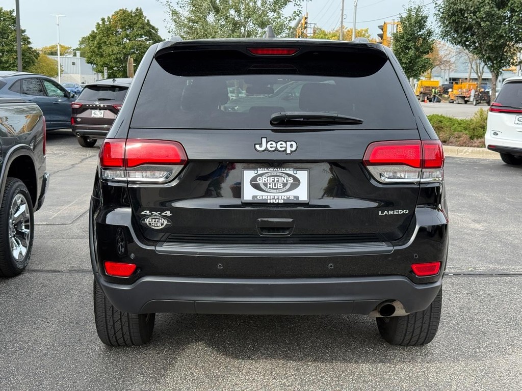 Jeep Grand Cherokee Vehicle Full-screen Gallery Image 04
