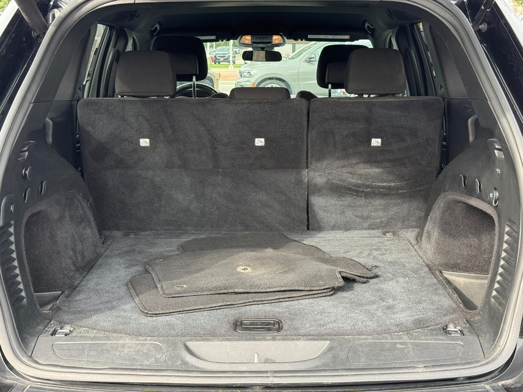 Jeep Grand Cherokee Vehicle Full-screen Gallery Image 05