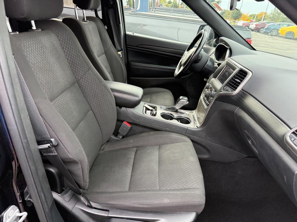 Jeep Grand Cherokee Vehicle Full-screen Gallery Image 06