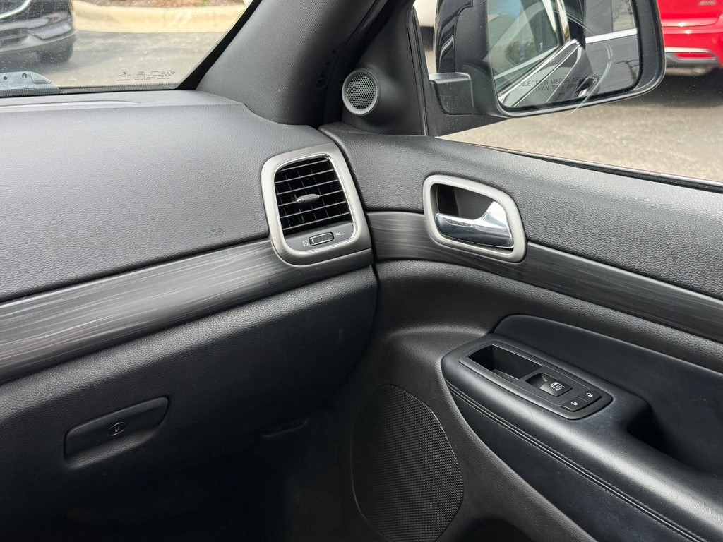 Jeep Grand Cherokee Vehicle Full-screen Gallery Image 12