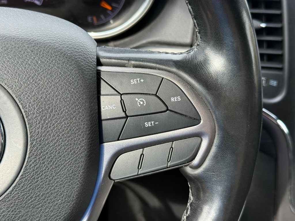 Jeep Grand Cherokee Vehicle Full-screen Gallery Image 15