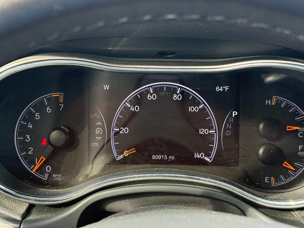 Jeep Grand Cherokee Vehicle Full-screen Gallery Image 16