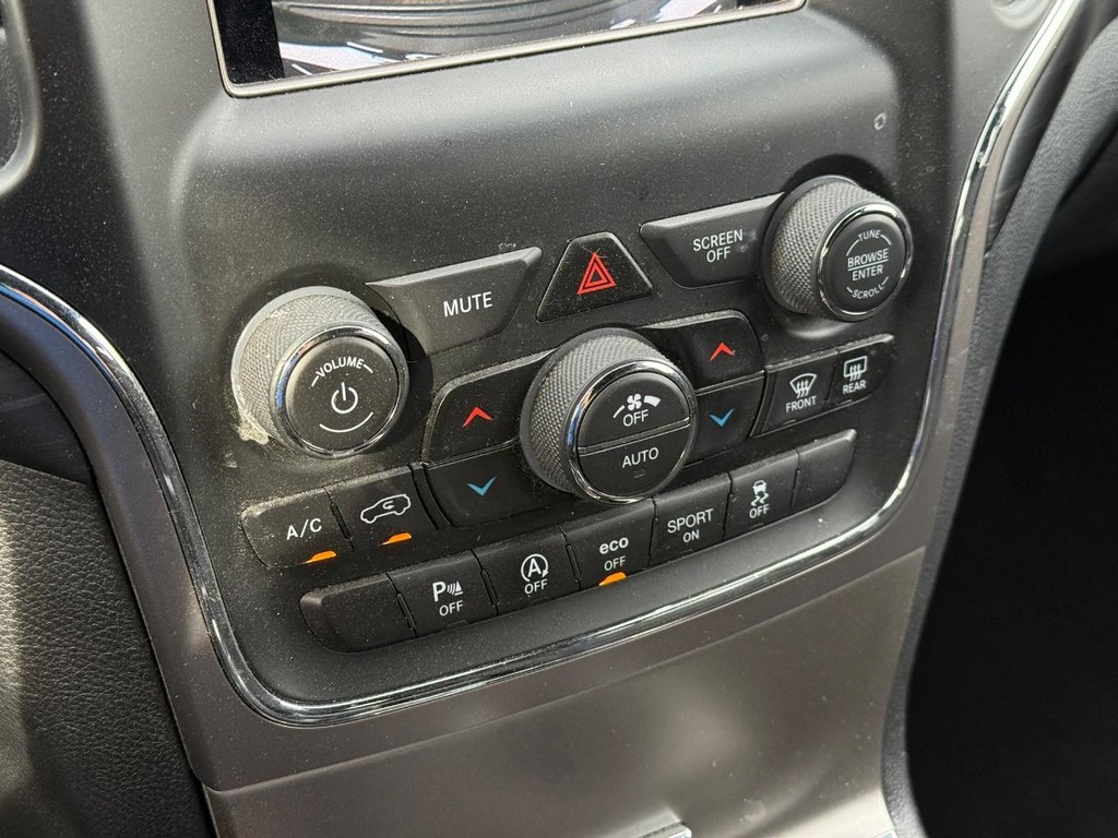 Jeep Grand Cherokee Vehicle Full-screen Gallery Image 18