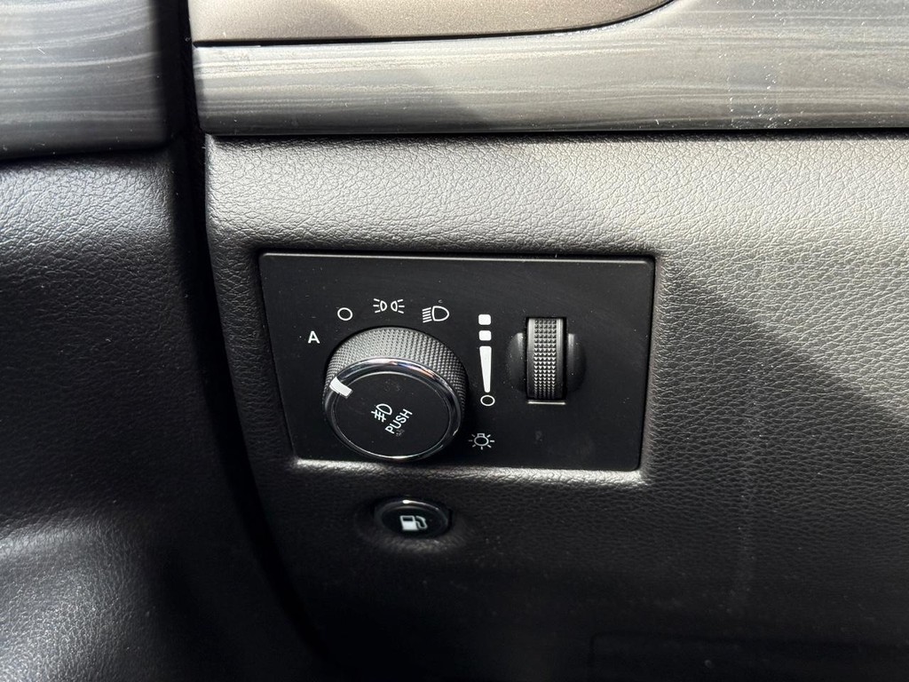 Jeep Grand Cherokee Vehicle Full-screen Gallery Image 20