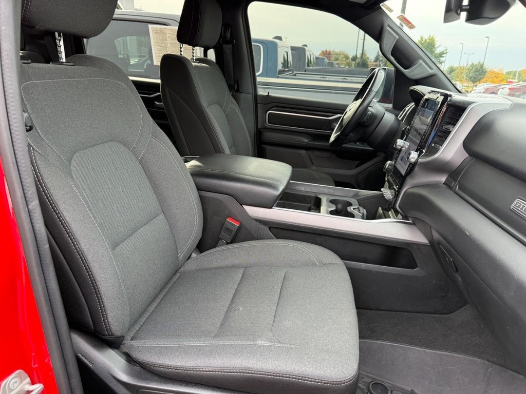 Ram 1500 Vehicle Full-screen Gallery Image 06