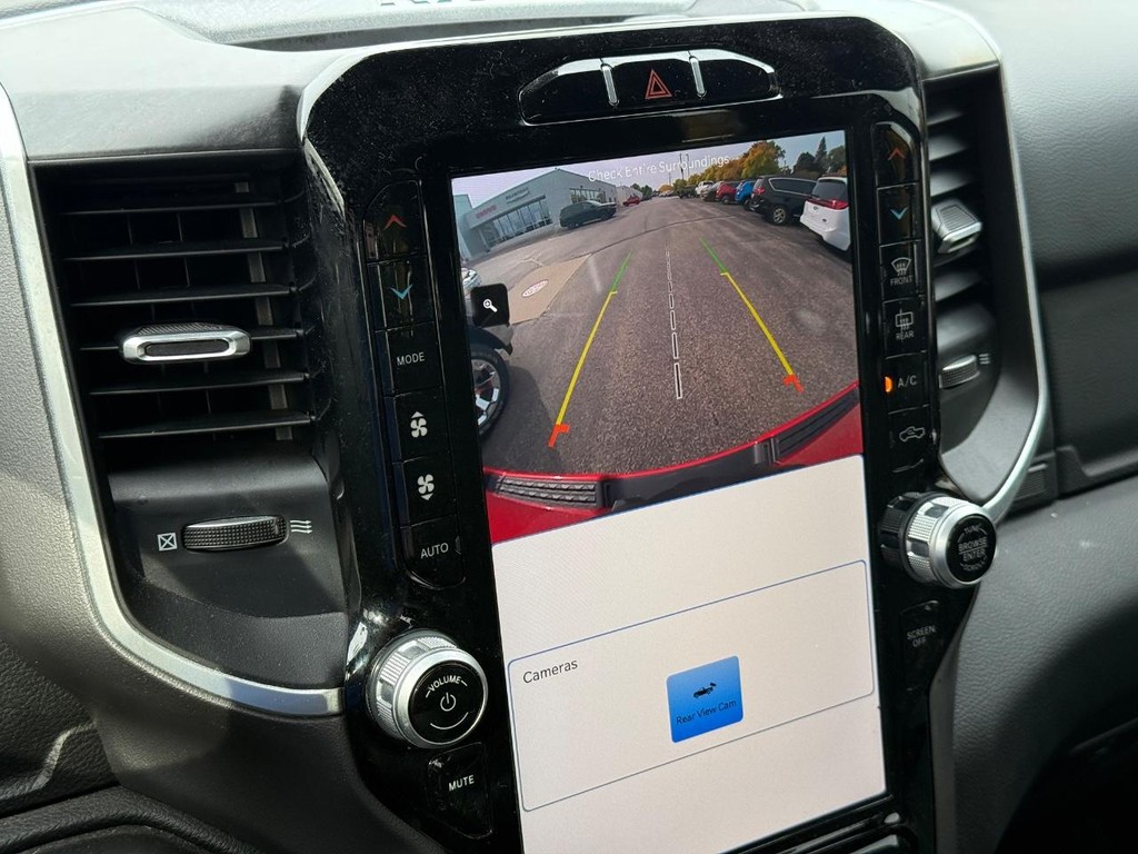 Ram 1500 Vehicle Full-screen Gallery Image 17