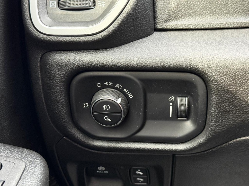 Ram 1500 Vehicle Full-screen Gallery Image 20