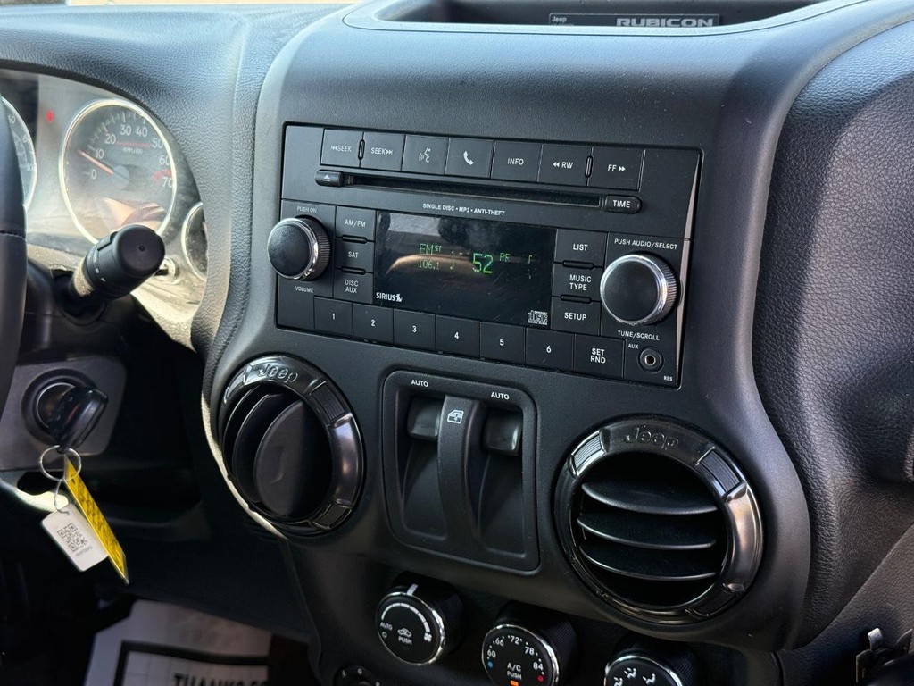 Jeep Wrangler Vehicle Full-screen Gallery Image 09
