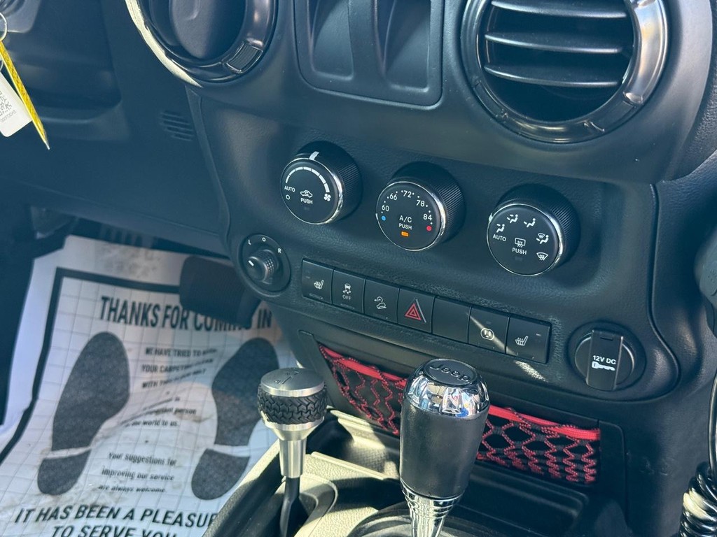 Jeep Wrangler Vehicle Full-screen Gallery Image 10