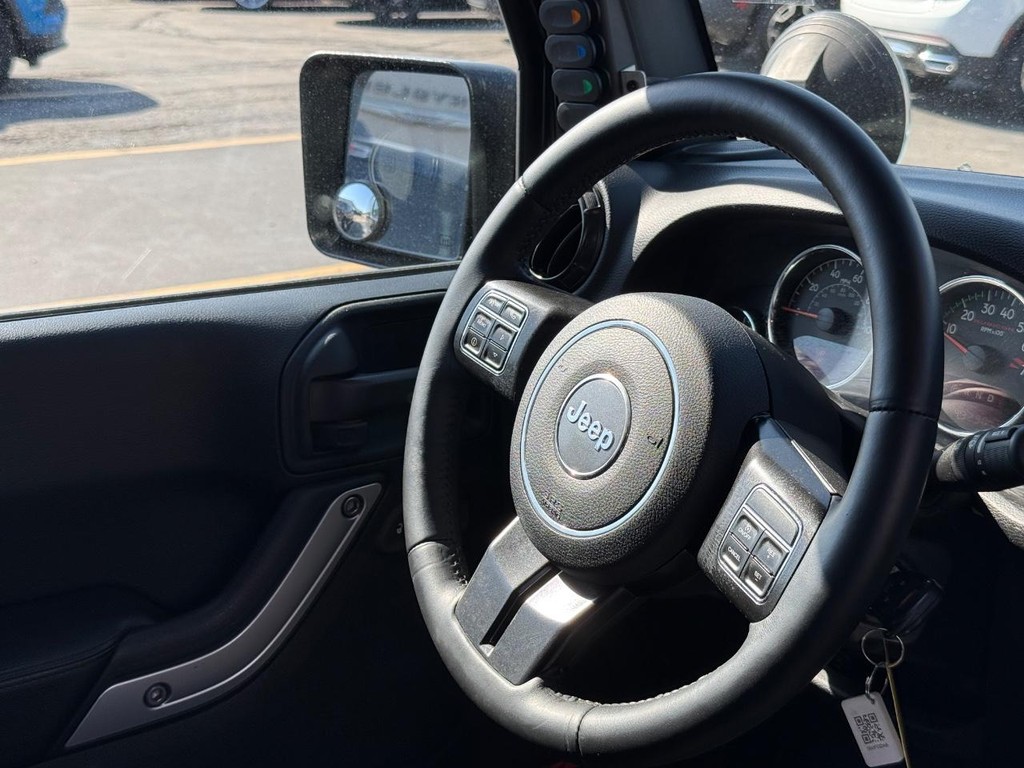 Jeep Wrangler Vehicle Full-screen Gallery Image 11