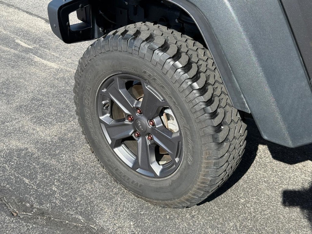 Jeep Wrangler Vehicle Full-screen Gallery Image 12