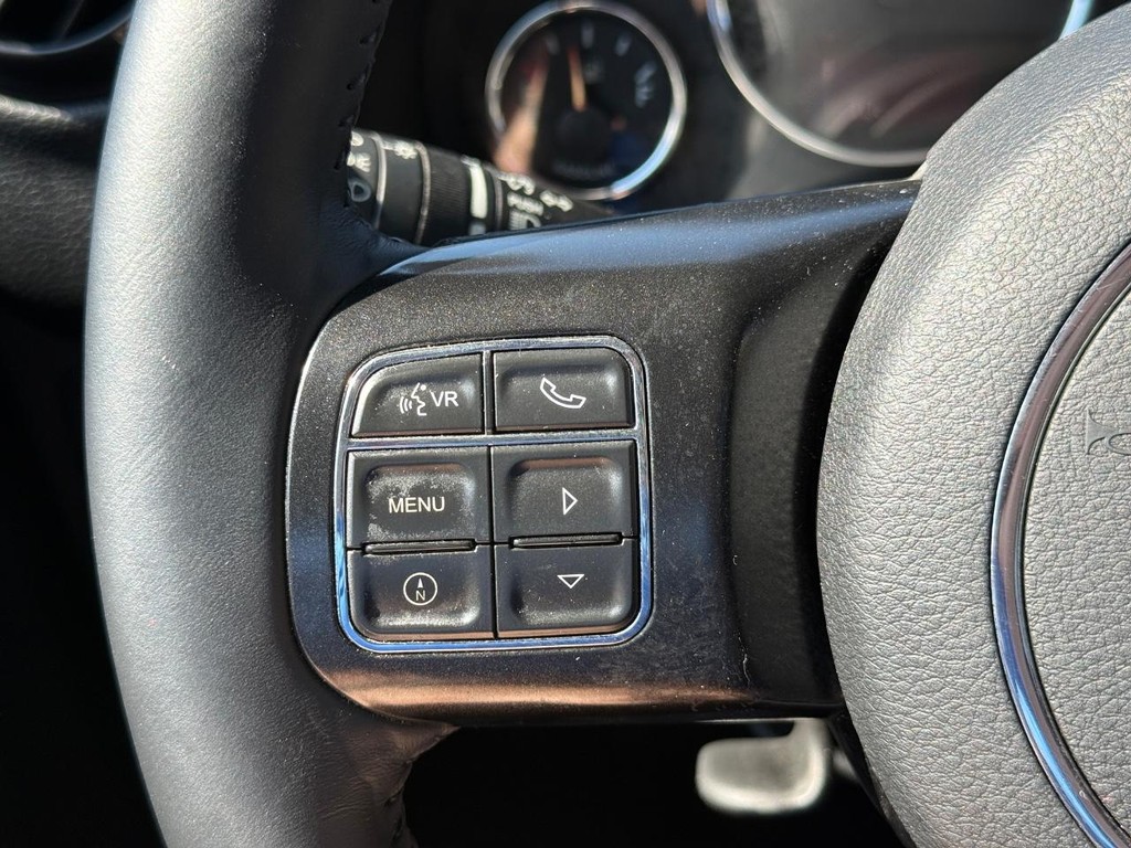 Jeep Wrangler Vehicle Full-screen Gallery Image 13