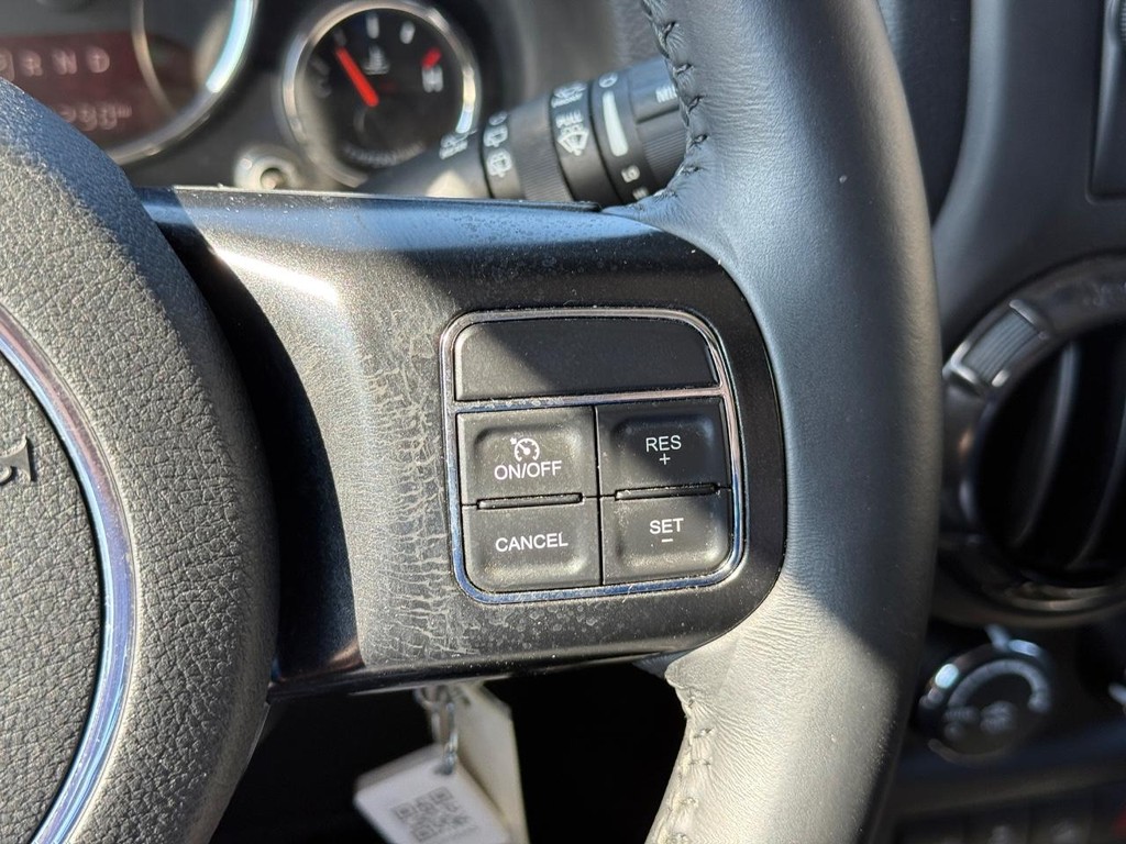 Jeep Wrangler Vehicle Full-screen Gallery Image 14