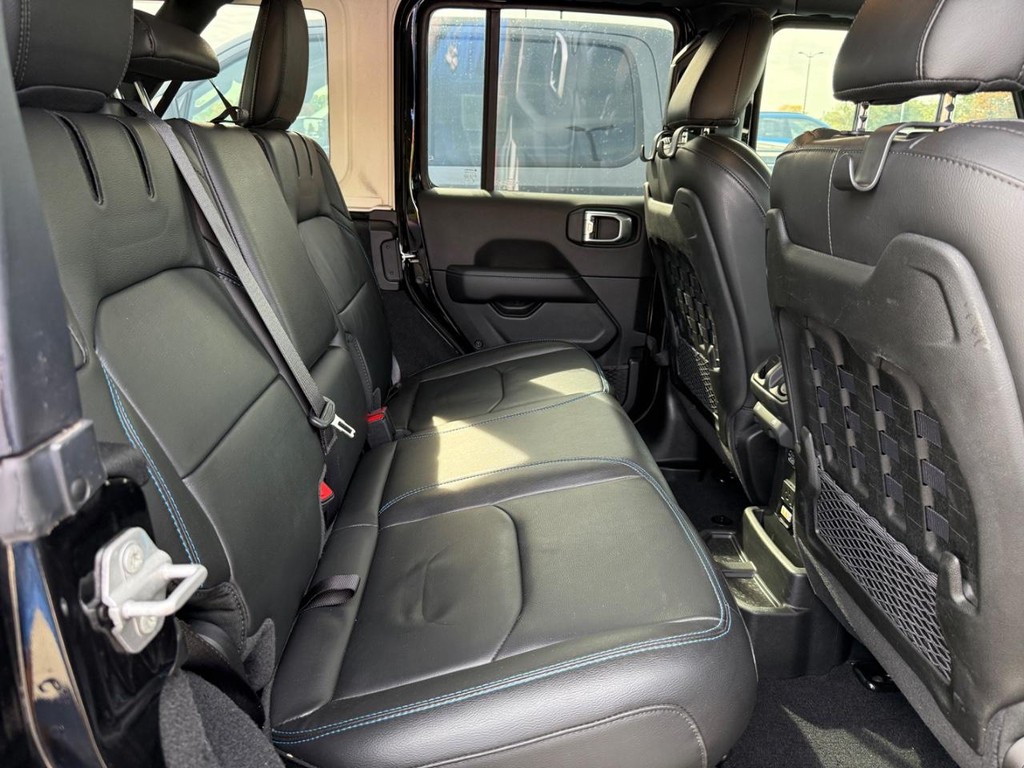 Jeep Wrangler 4xe Vehicle Full-screen Gallery Image 06