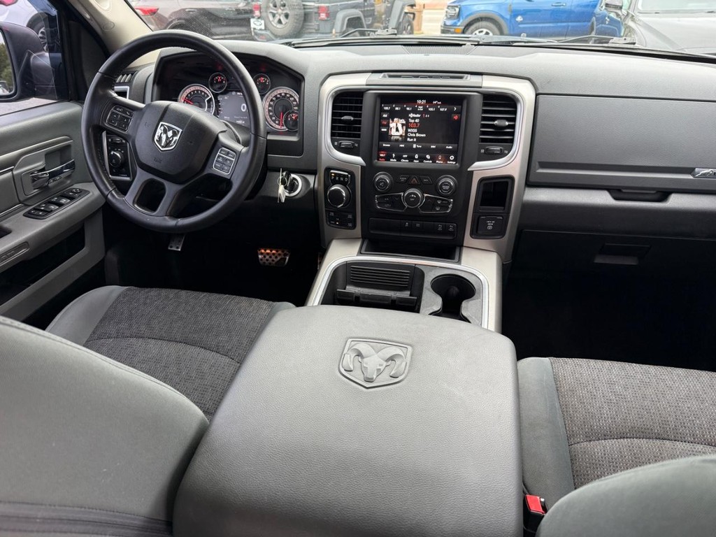 Ram 1500 Vehicle Full-screen Gallery Image 08