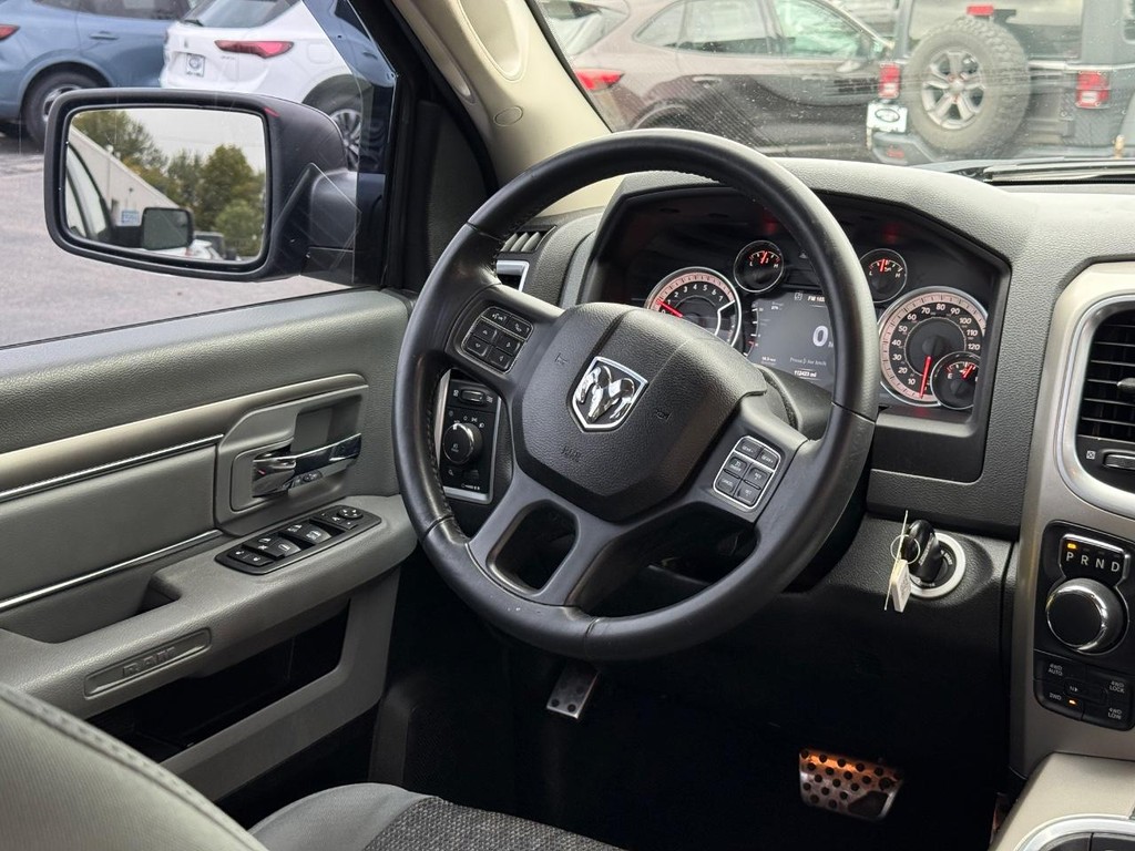 Ram 1500 Vehicle Full-screen Gallery Image 11