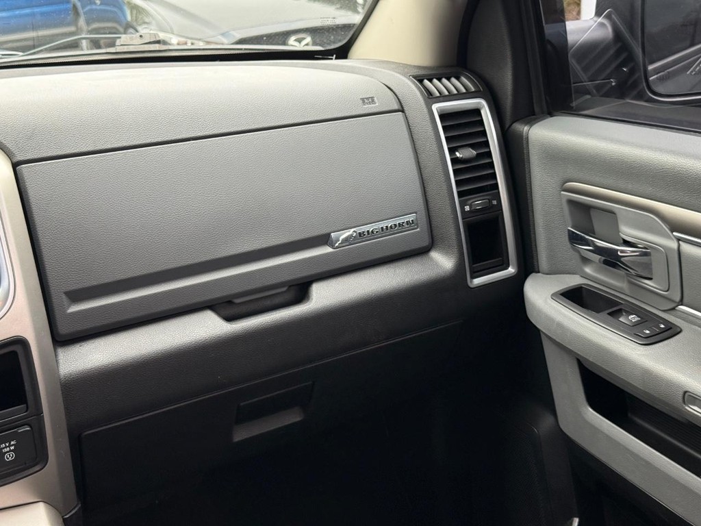 Ram 1500 Vehicle Full-screen Gallery Image 12