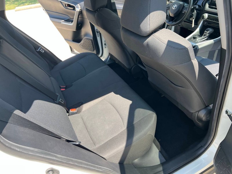 Toyota RAV4 Vehicle Full-screen Gallery Image 14