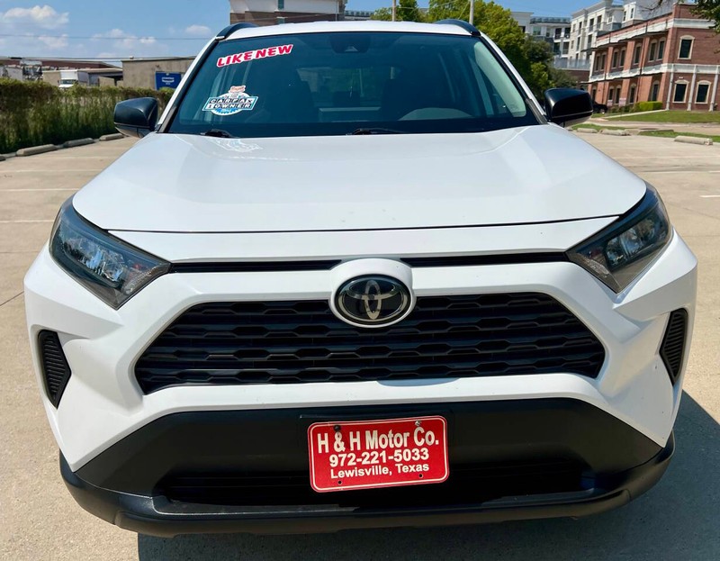 Toyota RAV4 Vehicle Full-screen Gallery Image 16