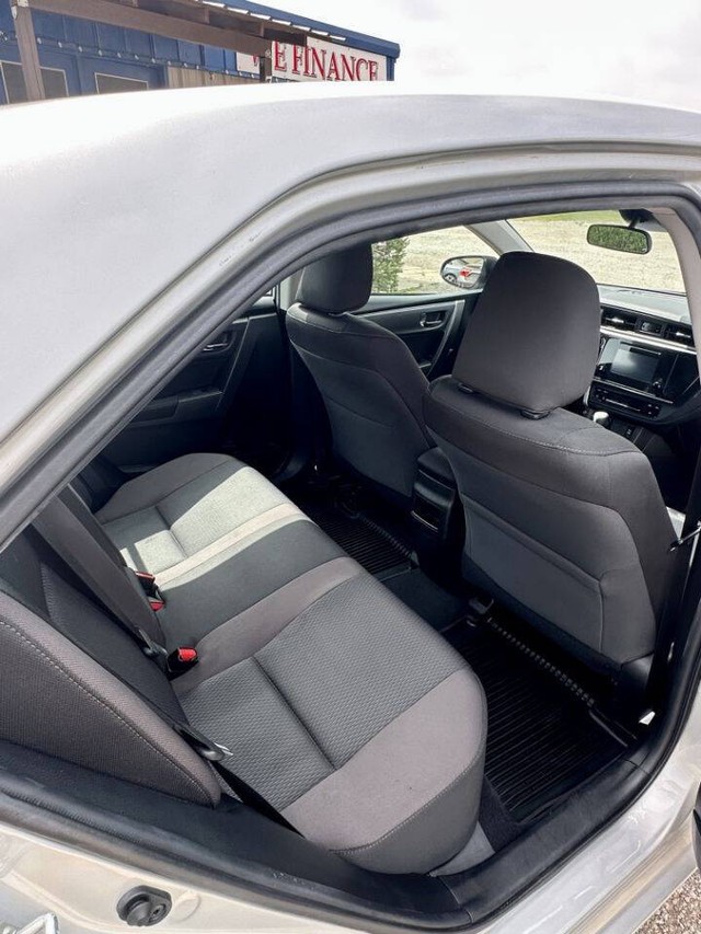 Toyota Corolla Vehicle Full-screen Gallery Image 07