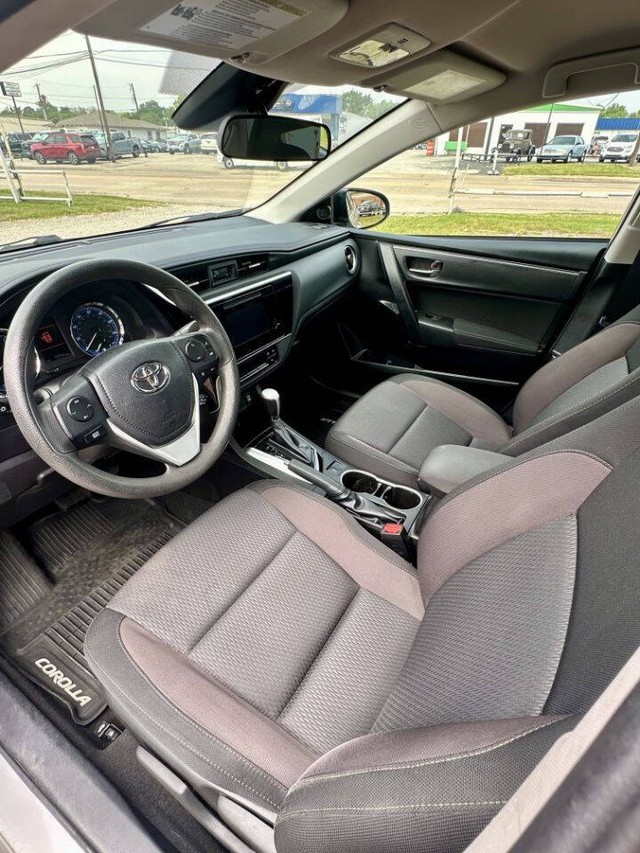 Toyota Corolla Vehicle Full-screen Gallery Image 10