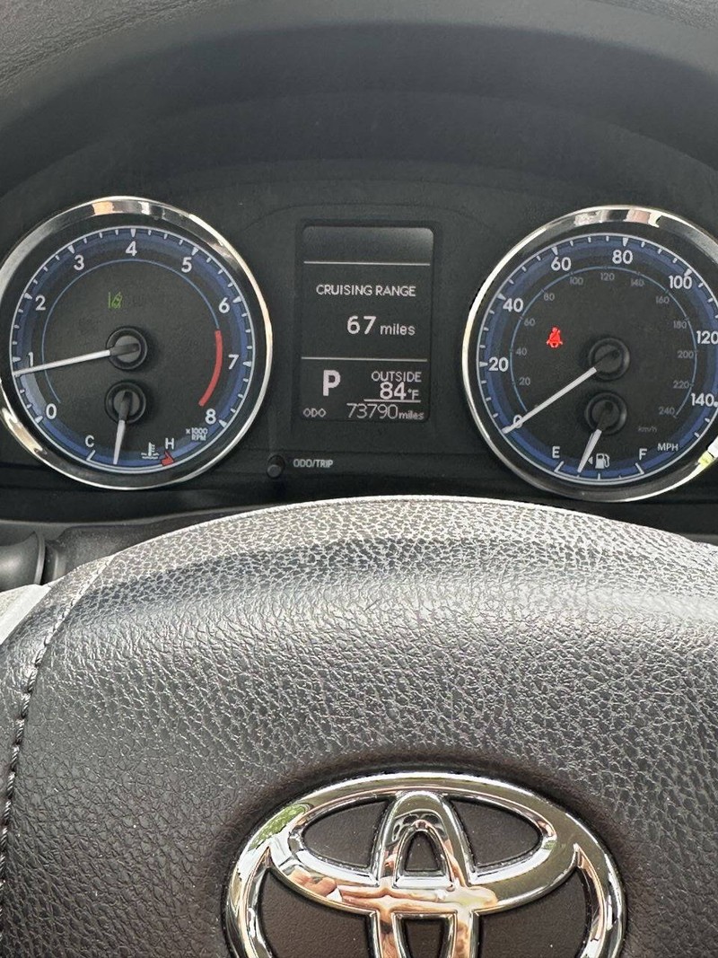 Toyota Corolla Vehicle Full-screen Gallery Image 04