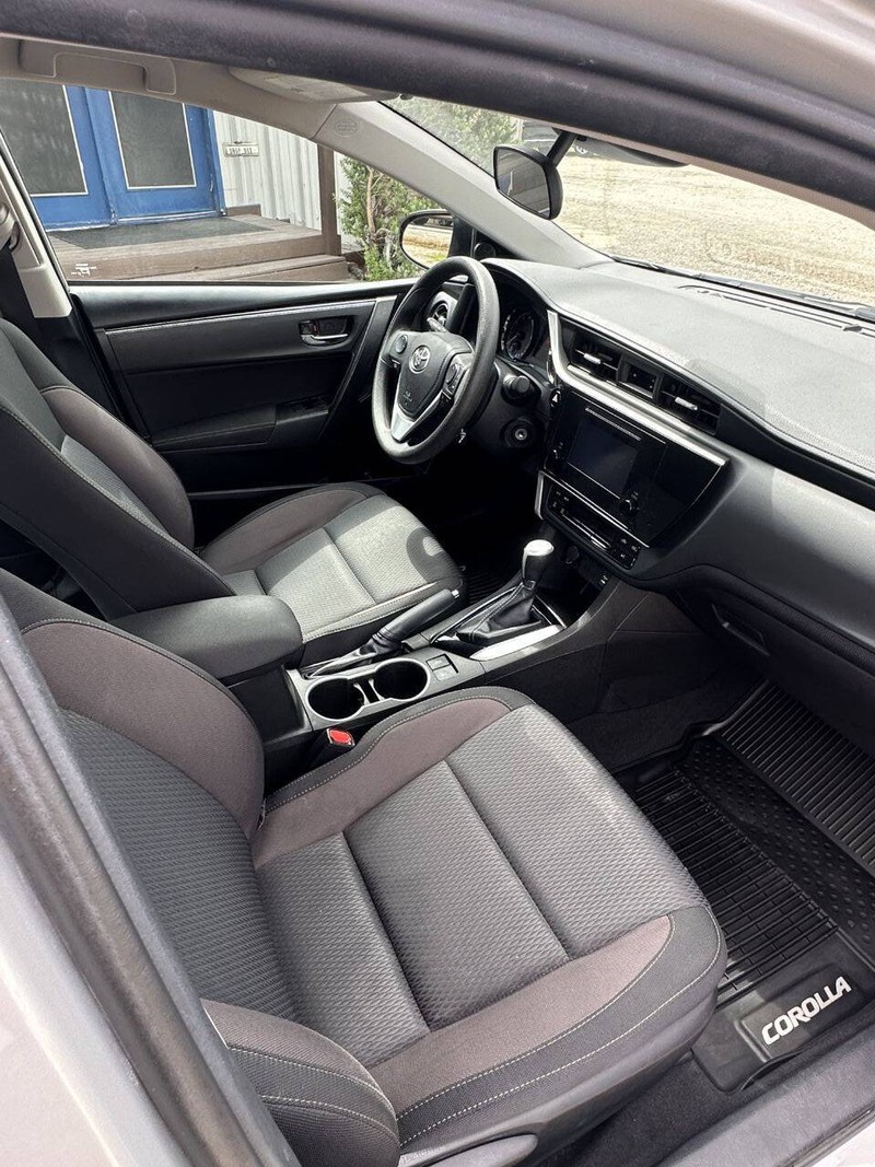 Toyota Corolla Vehicle Full-screen Gallery Image 05