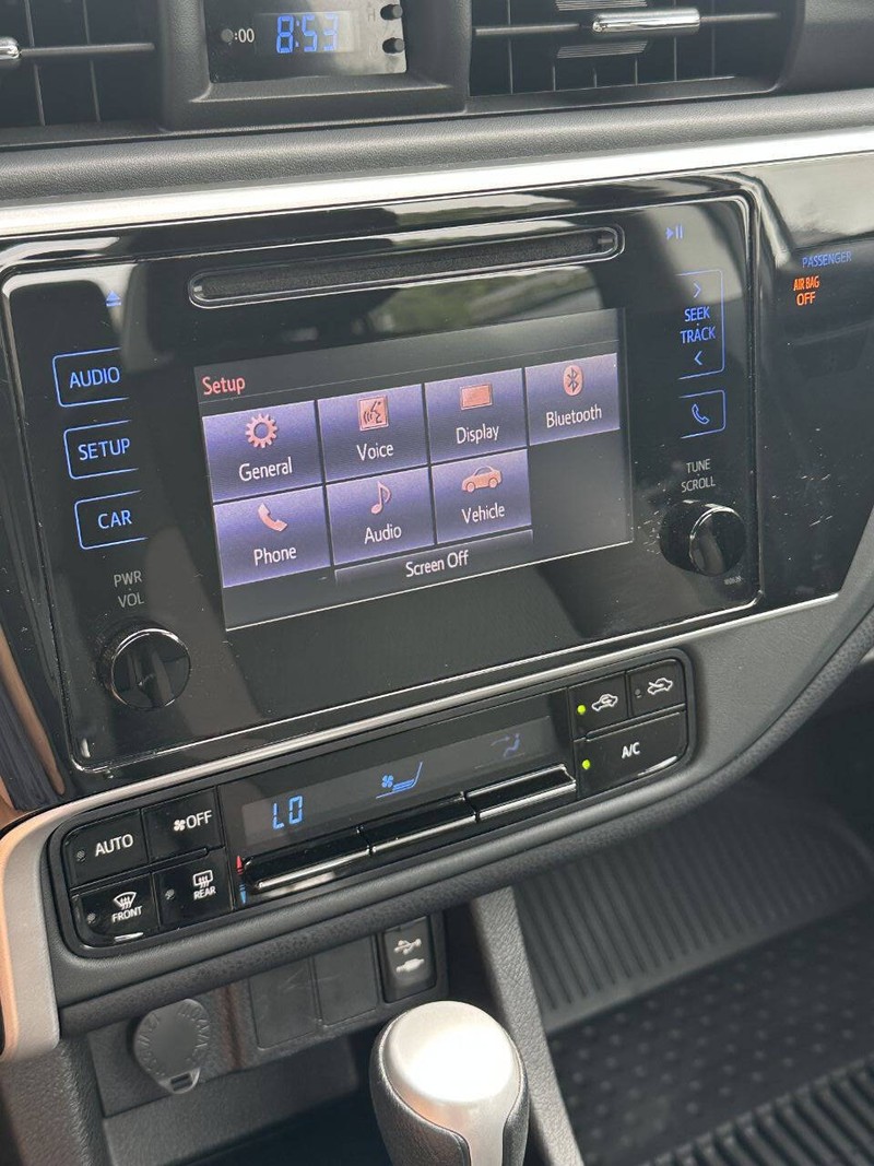 Toyota Corolla Vehicle Full-screen Gallery Image 08