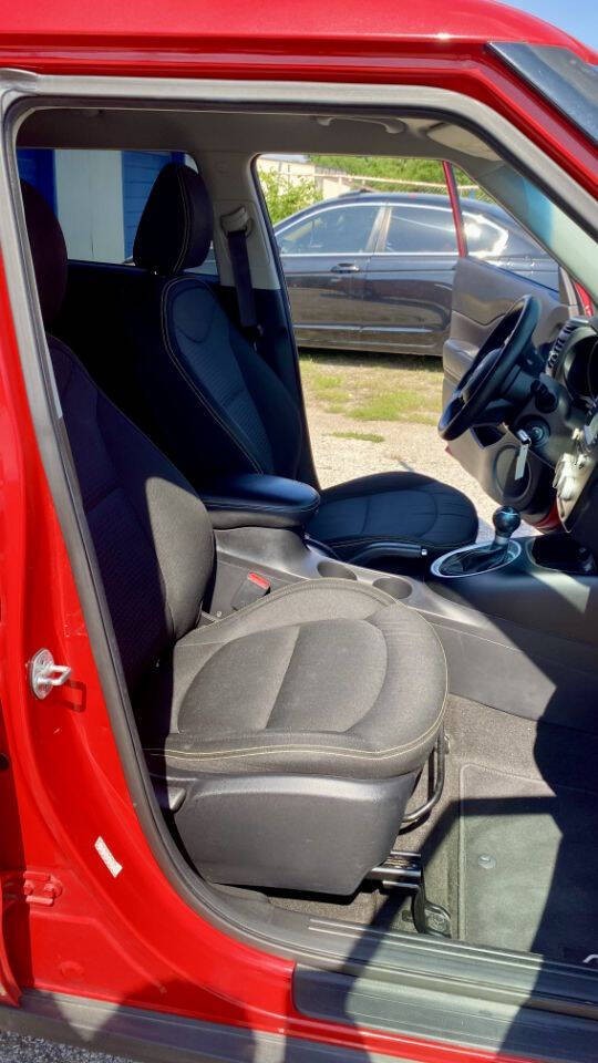 Kia Soul Vehicle Full-screen Gallery Image 05