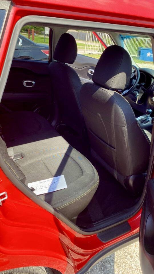 Kia Soul Vehicle Full-screen Gallery Image 07